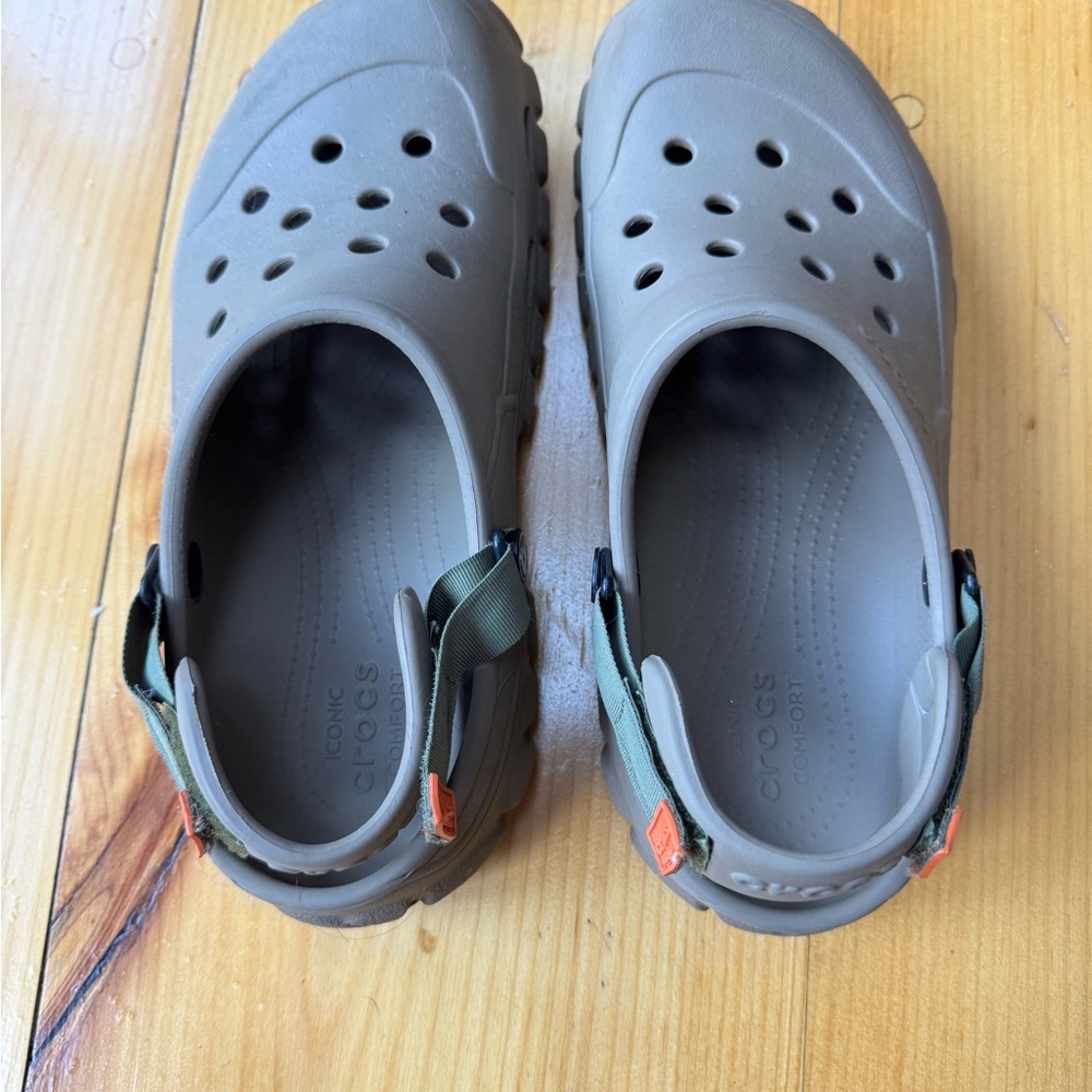 CROCS Men's Taupe and Green Water Shoes